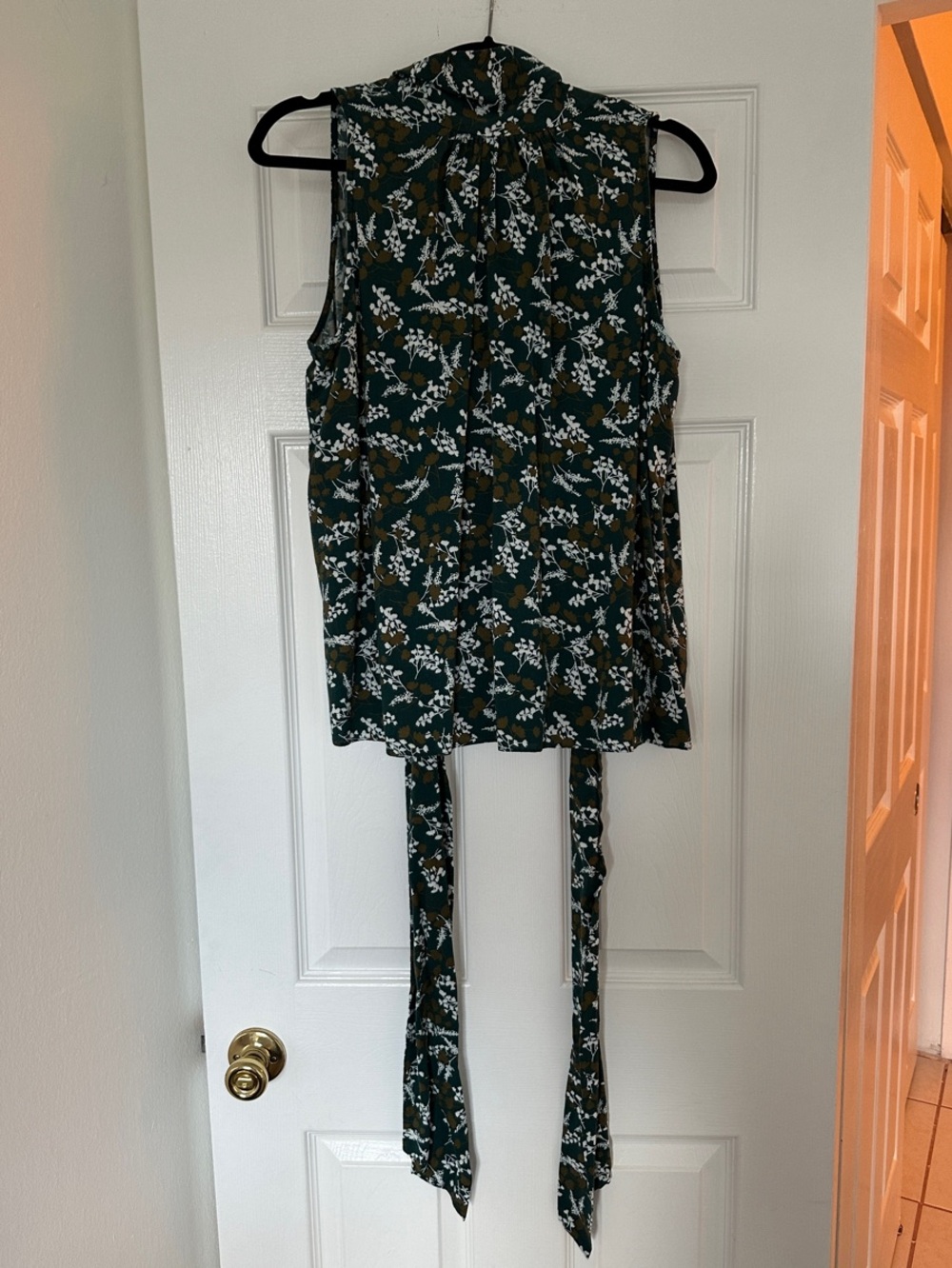 Brooks Brothers Dark Green Floral Sleeveless Tie-Neck Blouse